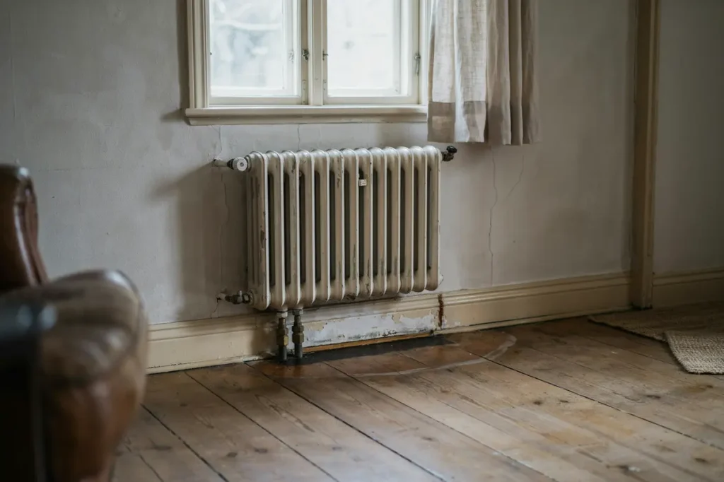 element som l cker eller l ter s luftar och fels ker du villans radiatorer sj lv